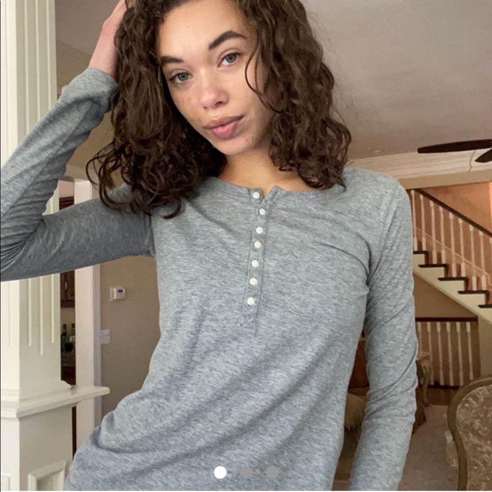 Y2k Grey Layering Long Sleeve - great for fall🤍🖤